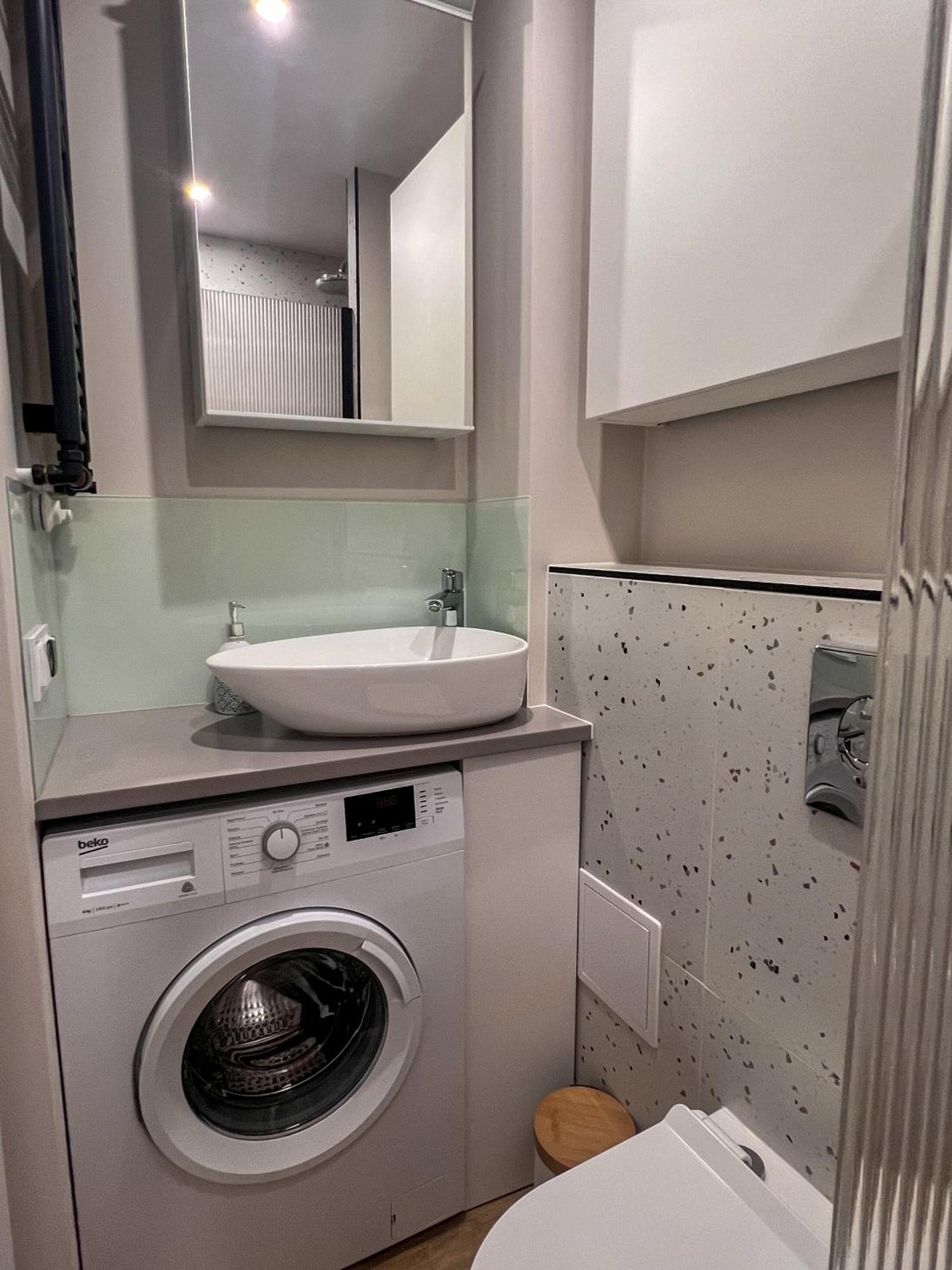 Heron Apartment *